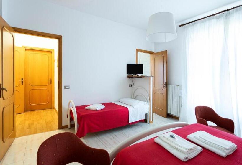 חדר קומפורט לשלושה, Giogaia