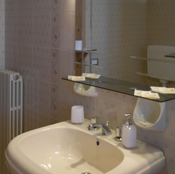 חדר קומפורט לשלושה, Giogaia