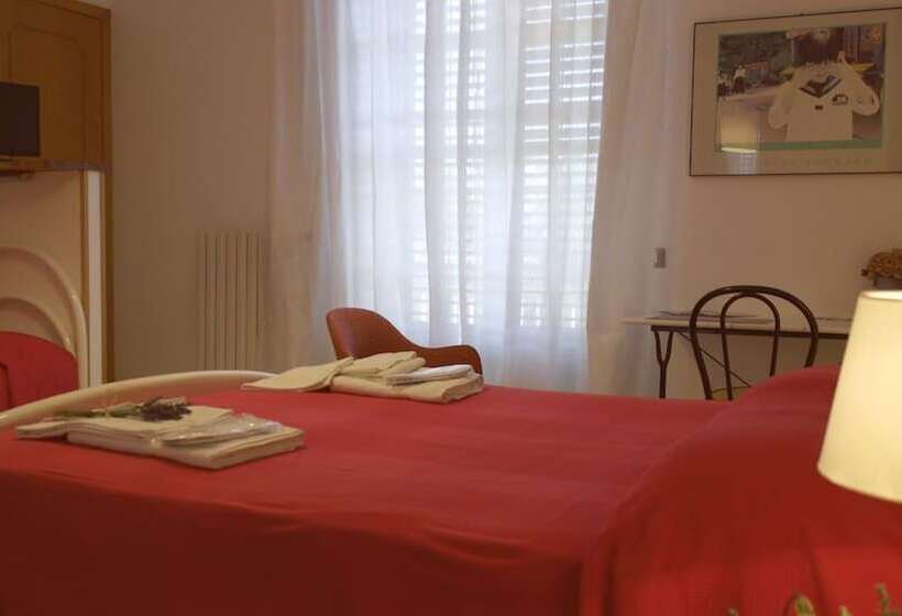 חדר קומפורט לשלושה, Giogaia