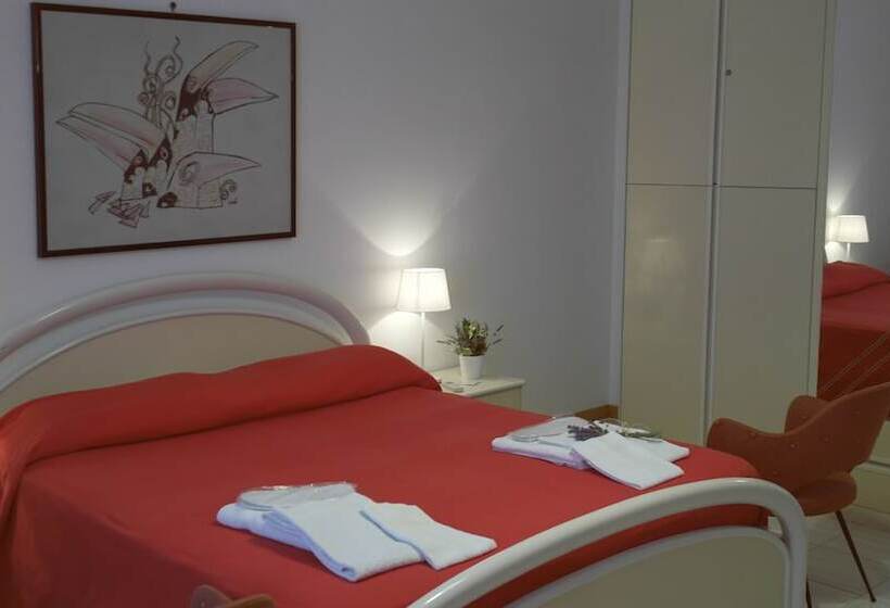 חדר קומפורט לשלושה, Giogaia