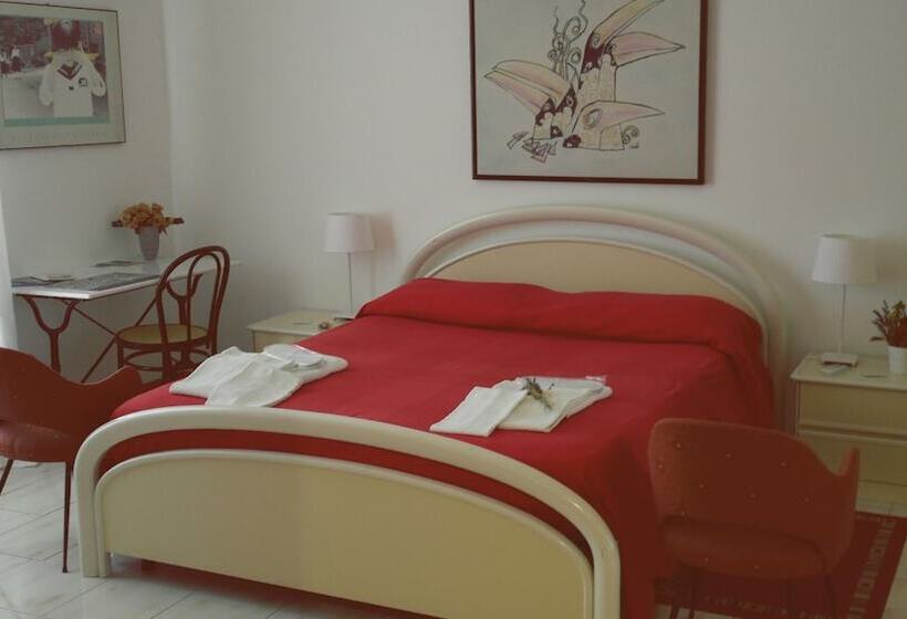 חדר קומפורט לשלושה, Giogaia