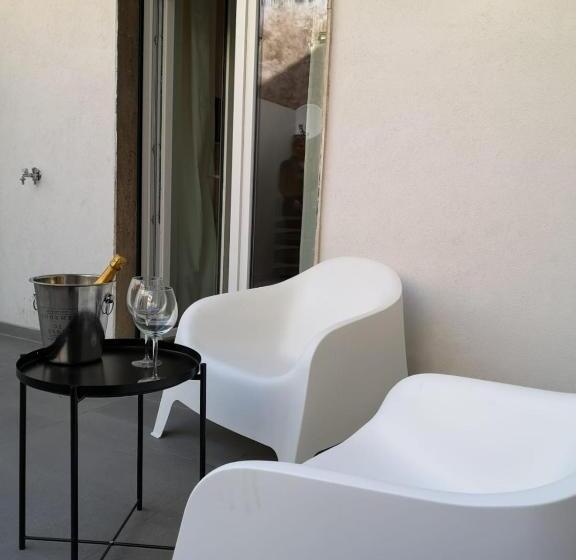 غرفة قياسية مزوَّدة بتراس, Armisi B&b