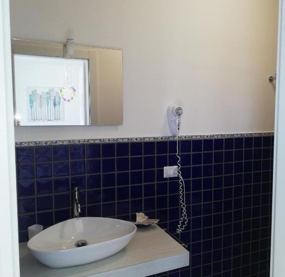 اتاق لوکس سه تخته, Coast To Coast Salento Sea Rooms