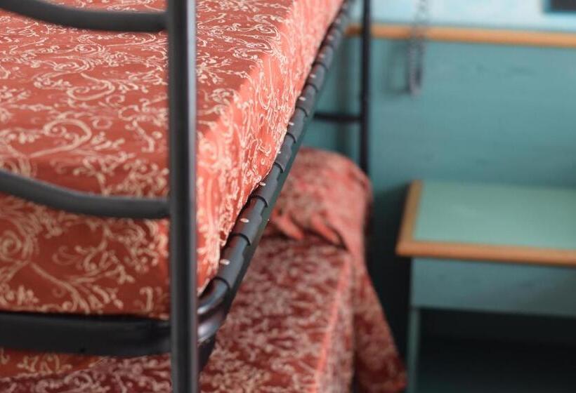 غرفة قياسية رباعية, Europa