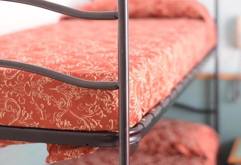 غرفة قياسية رباعية, Europa