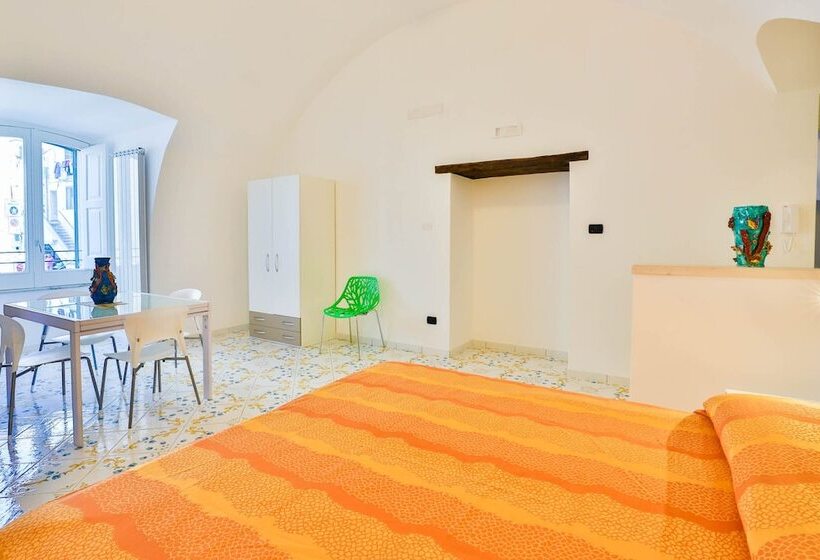 غرفة قياسية, Della Monica Rooms