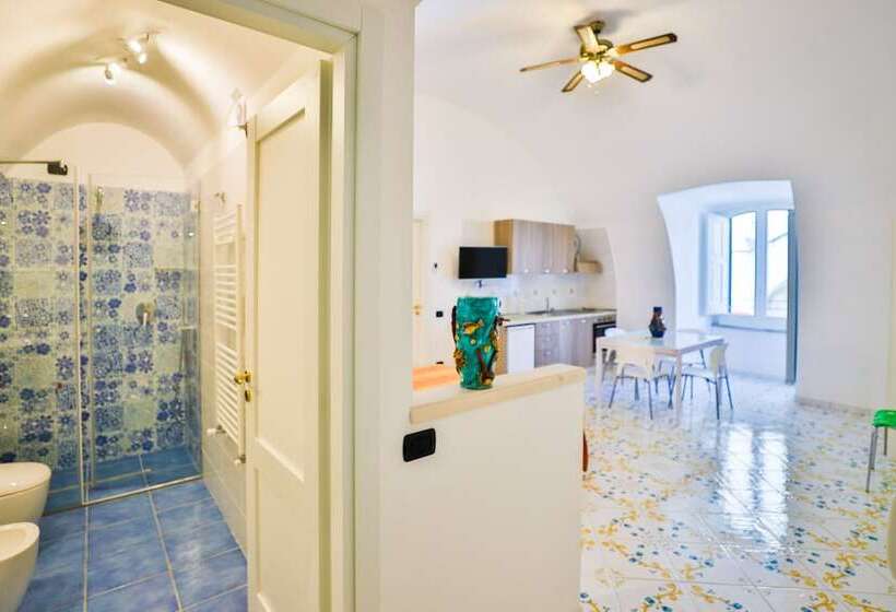 غرفة قياسية, Della Monica Rooms