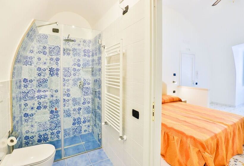 اتاق لوکس, Della Monica Rooms