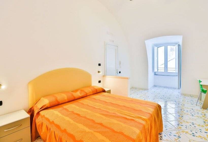 اتاق لوکس, Della Monica Rooms