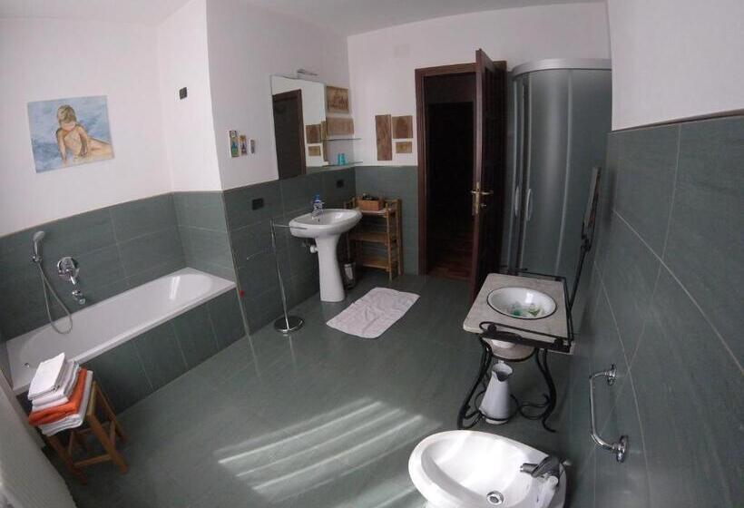 غرفة عائلية حمام مشترك, B&b Carunei