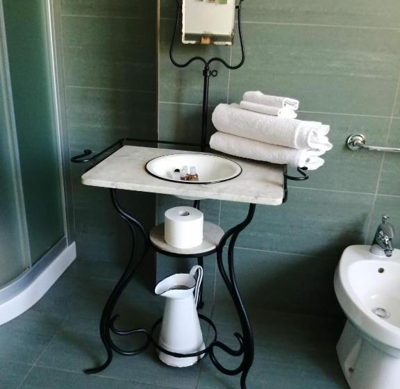 غرفة عائلية حمام مشترك, B&b Carunei