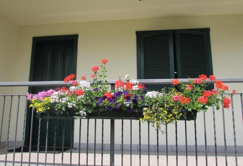 غرفة قياسية مع حمام خارجي, B&b Carunei