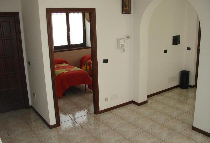 غرفة قياسية مع حمام خارجي, B&b Carunei
