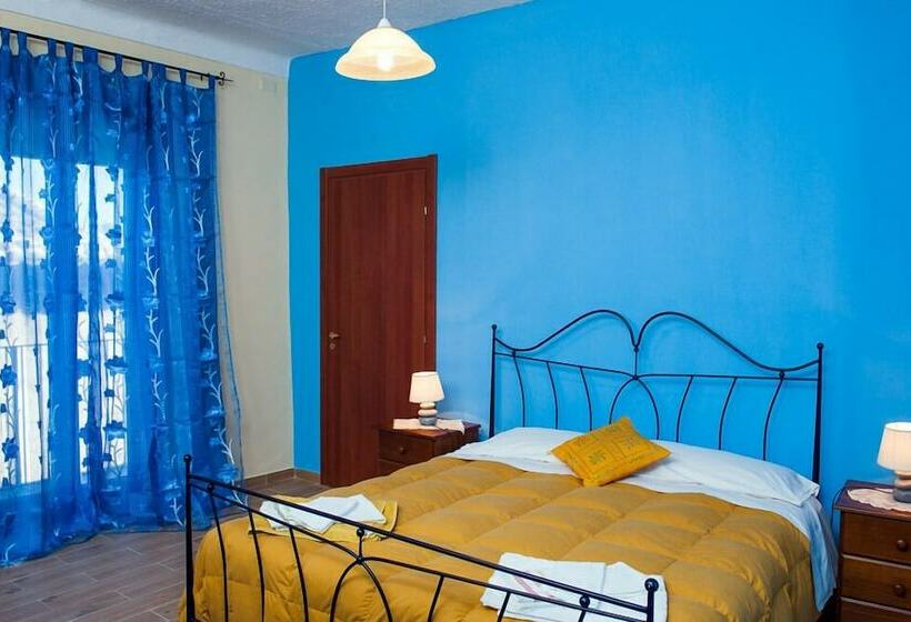 חדר סטנדרט לארבעה, Umberto 33