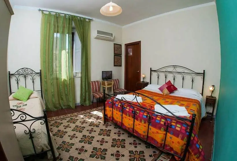 اتاق استاندارد سه نفره, Umberto 33