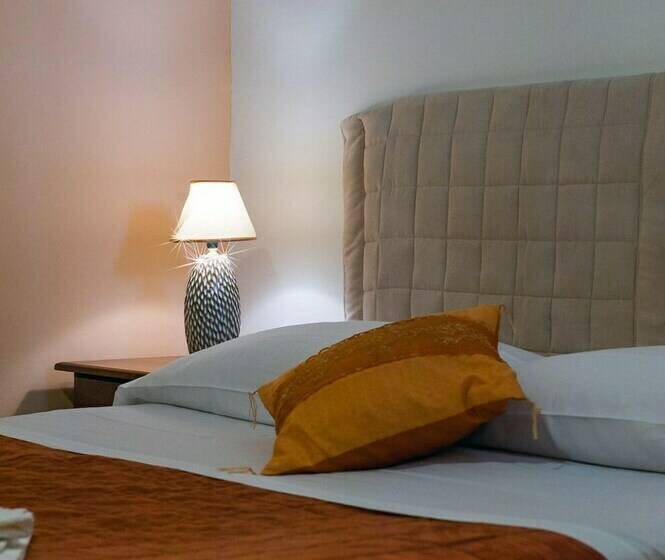 חדר סטנדרט, Umberto 33