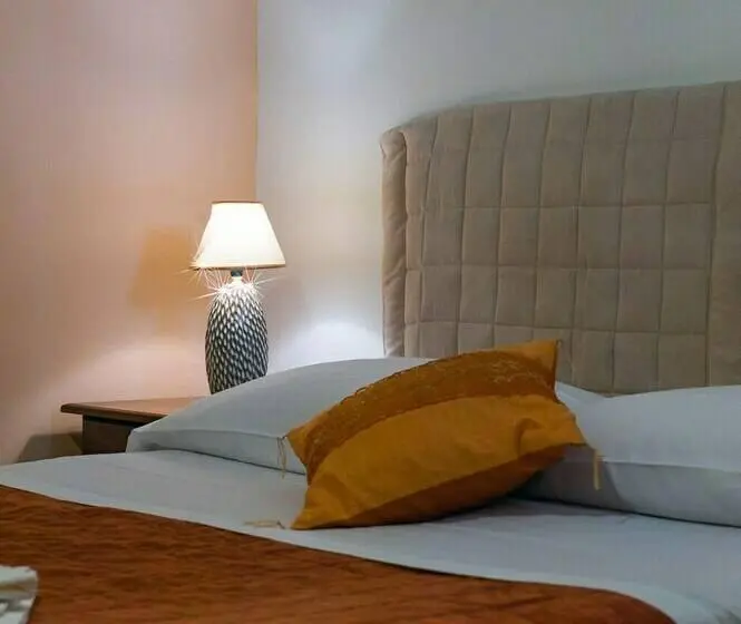 اتاق استاندارد, Umberto 33
