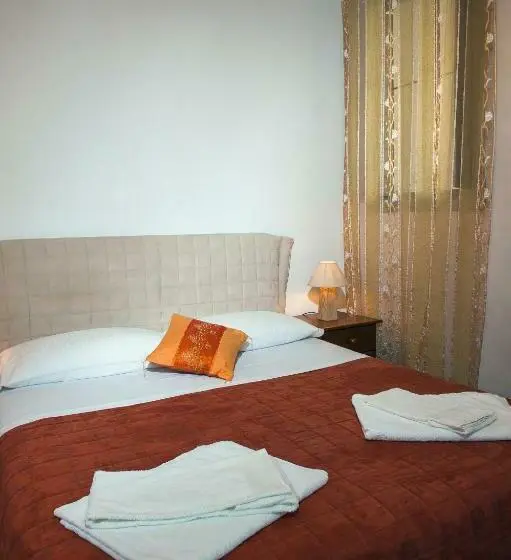 اتاق استاندارد, Umberto 33