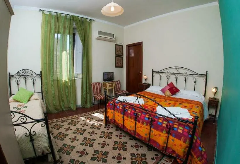 اتاق استاندارد سه نفره, Umberto 33