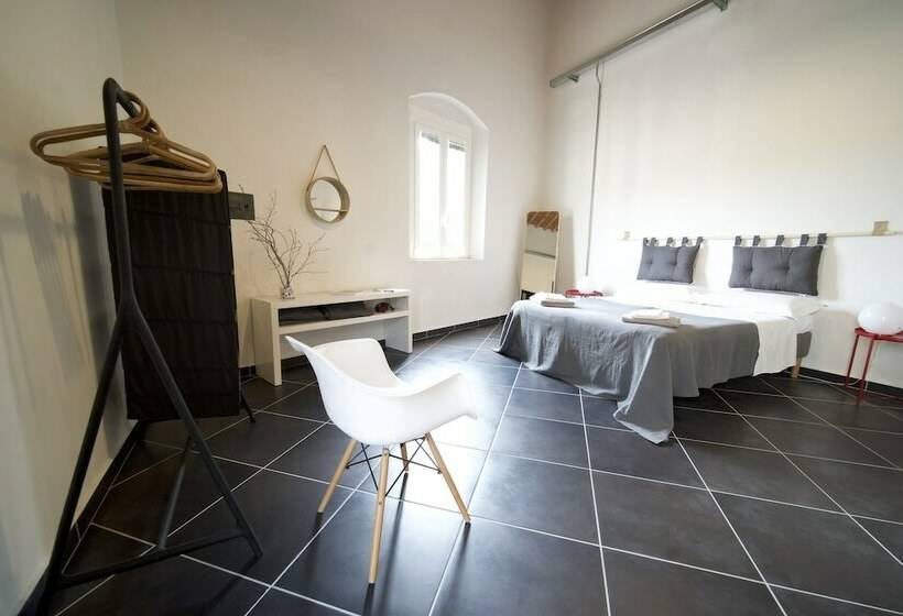 غرفة قياسية ذات إطلالة, La Fabbrica