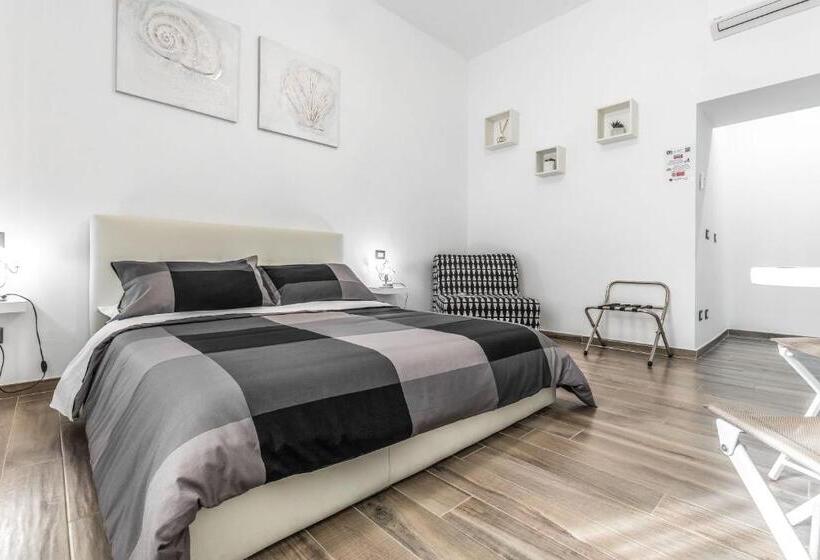 Háromágyas Deluxe Szoba, Scirocco Rooms