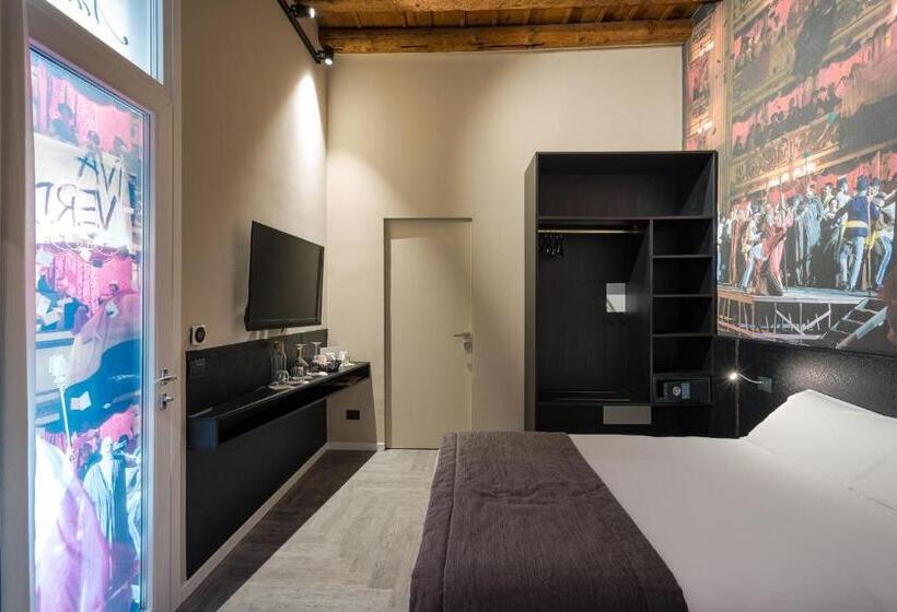 اتاق اکونومی, Theatrum Rooms And Suite