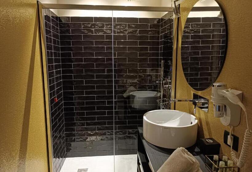 اتاق اکونومی, Theatrum Rooms And Suite