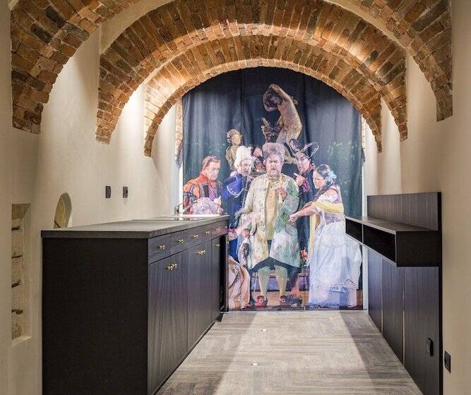 اتاق اکونومی, Theatrum Rooms And Suite