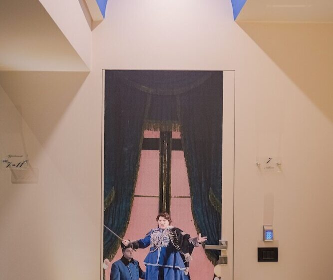 اتاق اکونومی, Theatrum Rooms And Suite