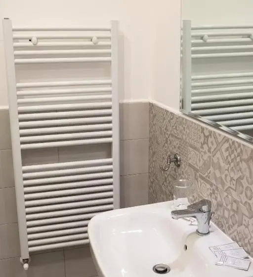 اتاق استاندارد سه تخته با بالکن, B&b Eli