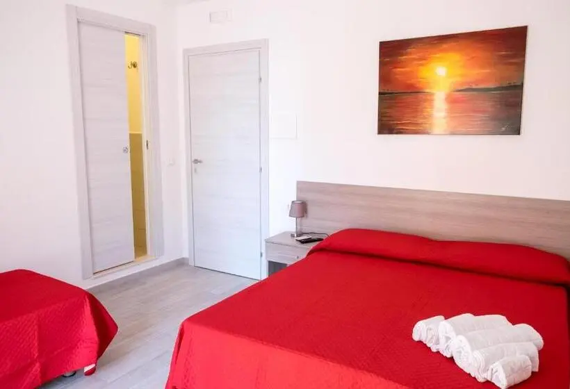 اتاق استاندارد سه تخته با بالکن, B&b Eli
