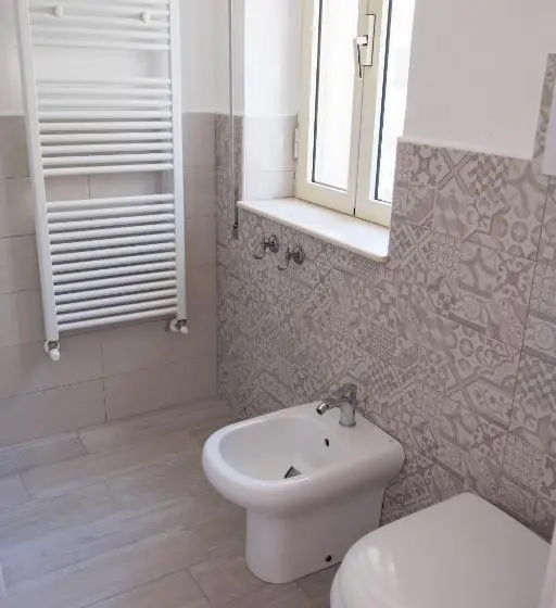 اتاق استاندارد چهارنفره با بالکن, B&b Eli