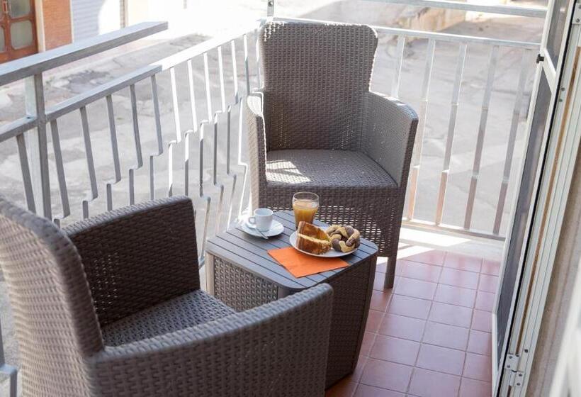 חדר לארבעה סטנדרטי עם מרפסת, B&b Eli