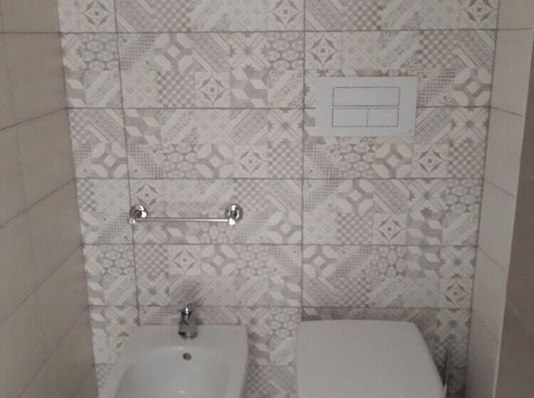 Pokój Ekonomiczny Jednoosobowy, Antares