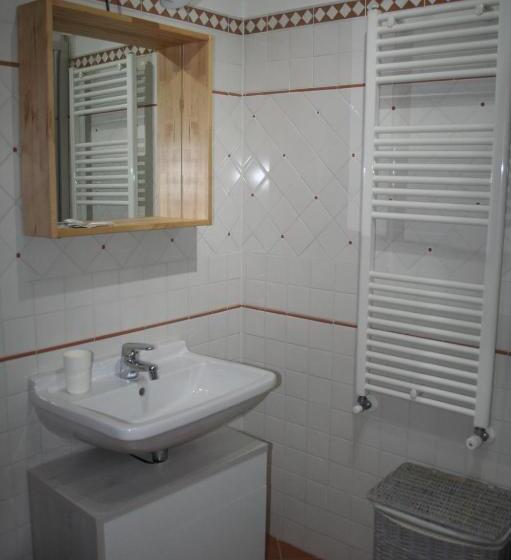 Standart Oda, Diana E Atteone