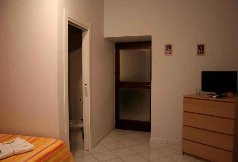 Standart Oda, Diana E Atteone