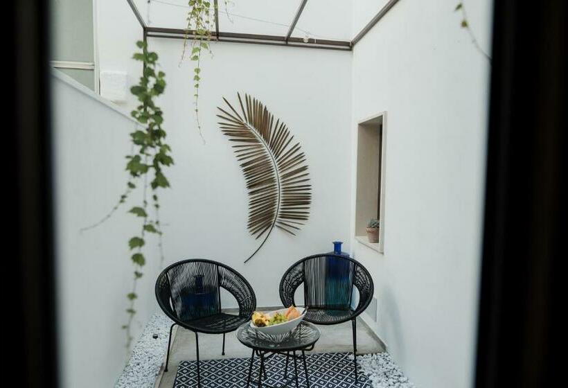 מיטת קינג בסוויטה, Suite1212  Pirrelli