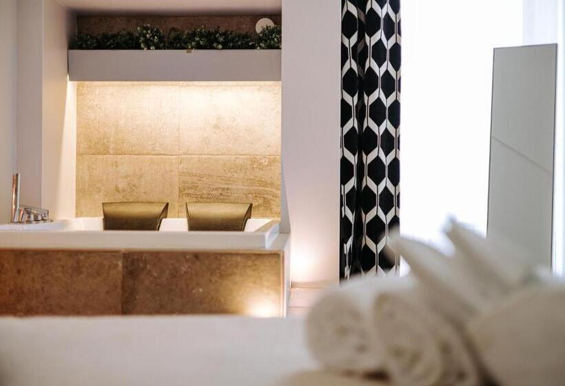 מיטת קינג בסוויטה, Suite1212  Pirrelli