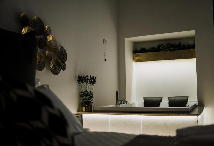 מיטת קינג בסוויטה, Suite1212  Pirrelli