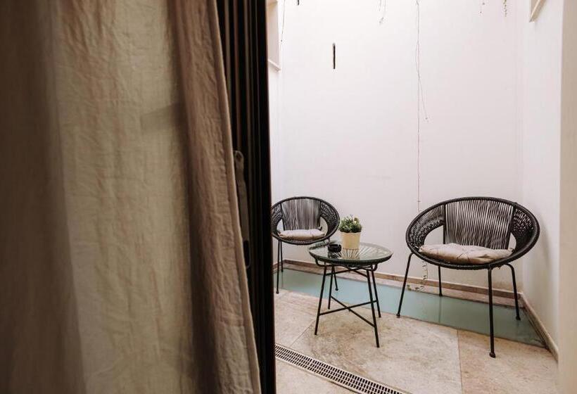 מיטת קינג בסוויטה, Suite1212  Pirrelli