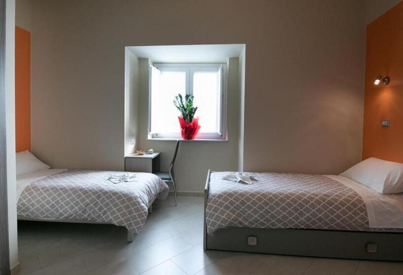 Номер Economy, La Madonnina