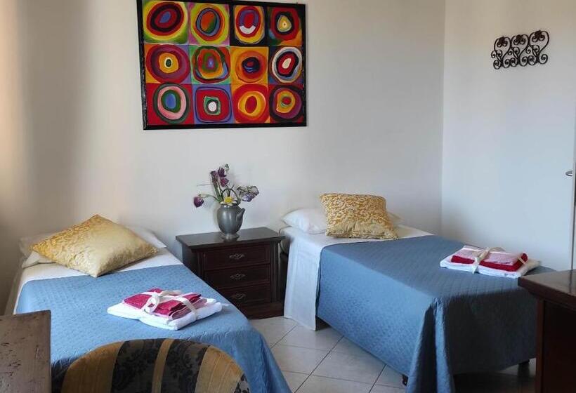 סוויטה עם מרפסת, La Pineta