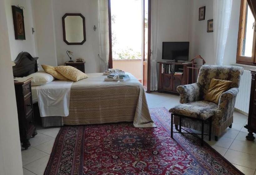 סוויטה עם מרפסת, La Pineta