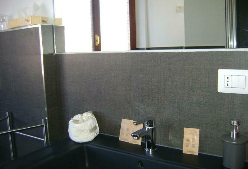 اتاق لوکس سه تخته, Welcome B&b