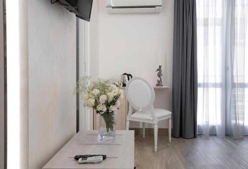اتاق استاندارد چهارنفره با بالکن, Il Mare Dentro Rooms