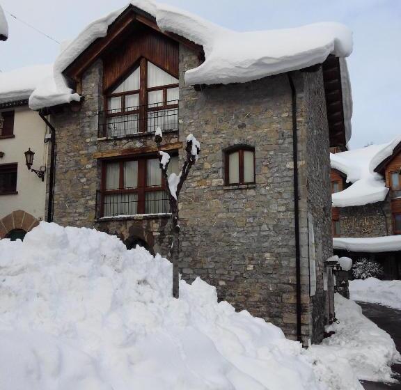 Полулюкс, Abadia Del Pirineo