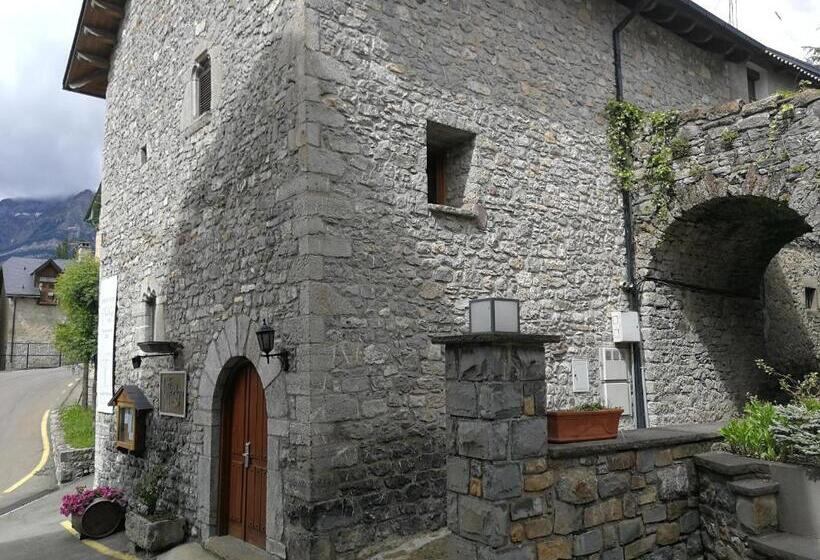 주니어 스위트, Abadia Del Pirineo