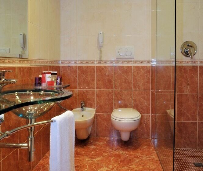 اتاق اجرایی, Agora Palace