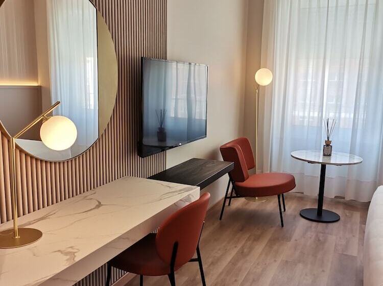 اتاق لوکس, Agora Palace