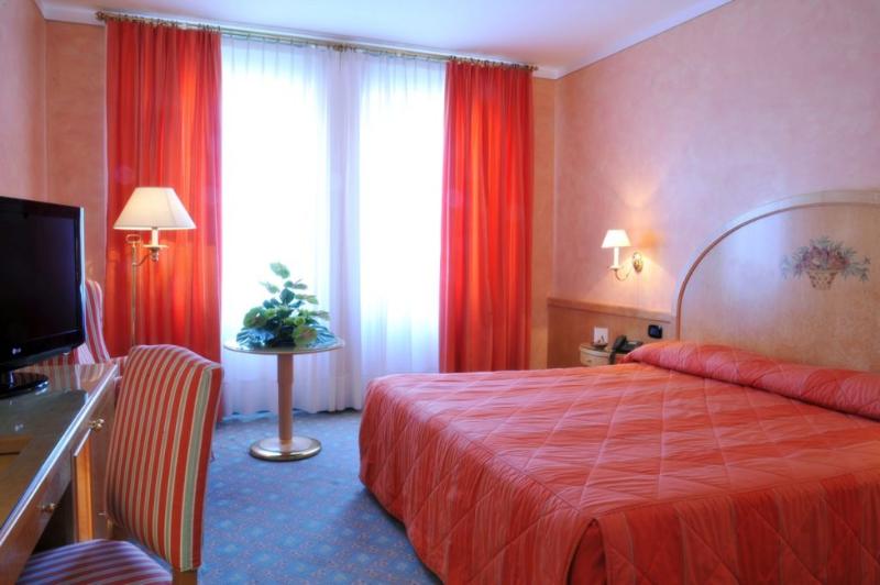 اتاق لوکس, Agora Palace